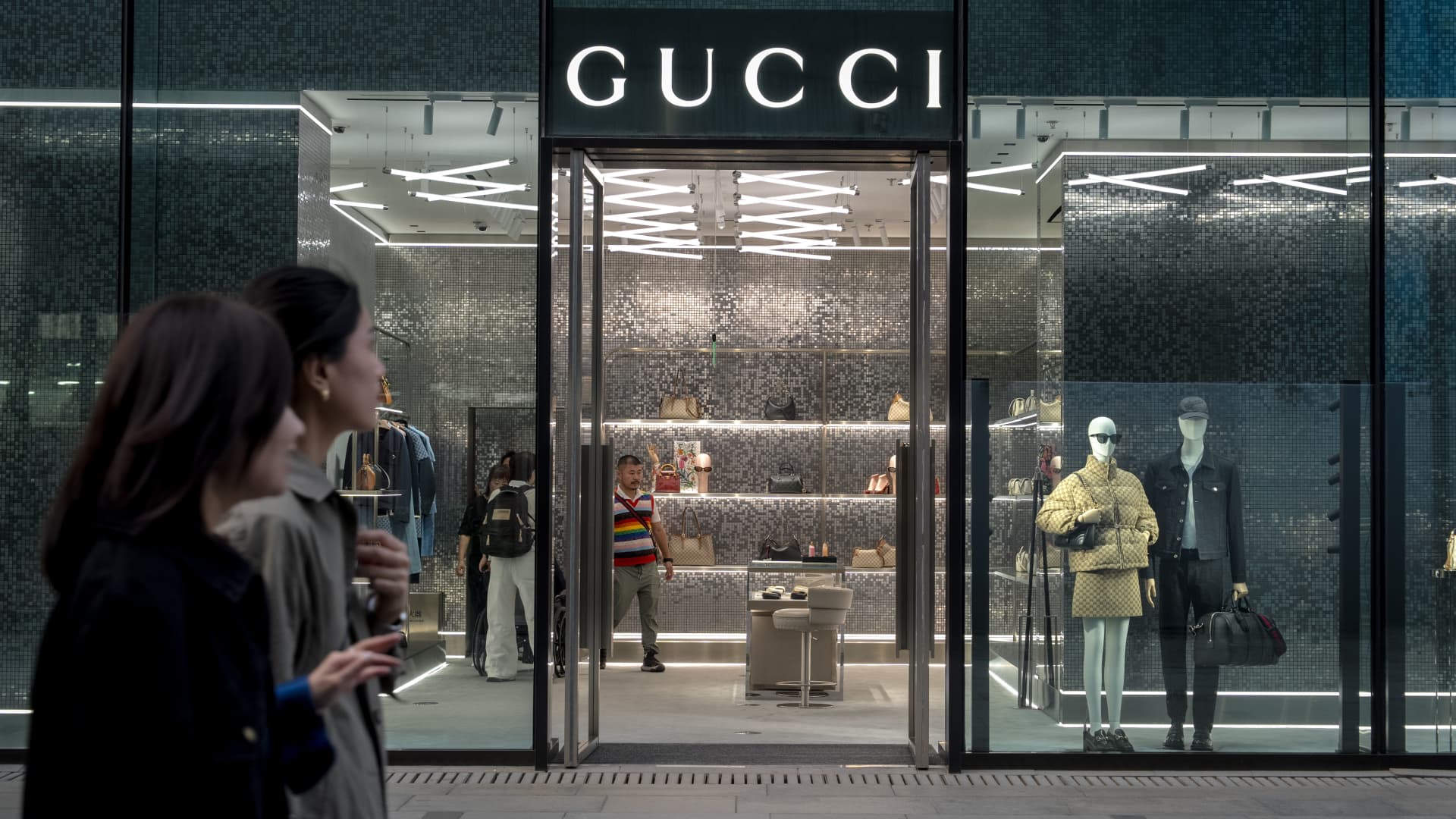 “Gucci’s Market Shock: Kering Shares Plummet 12% with Demna Gvasalia’s Appointment”