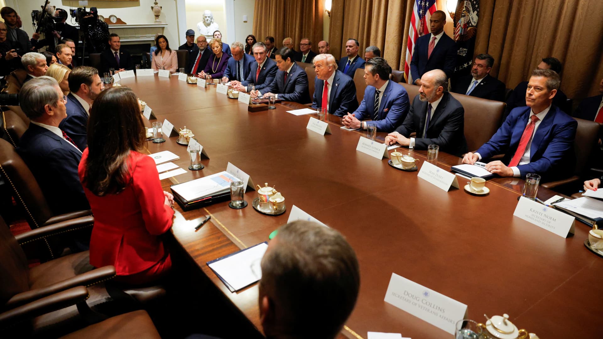 “The Trump Gold Card: Uncovering the Hidden Tax Break for the Wealthy”