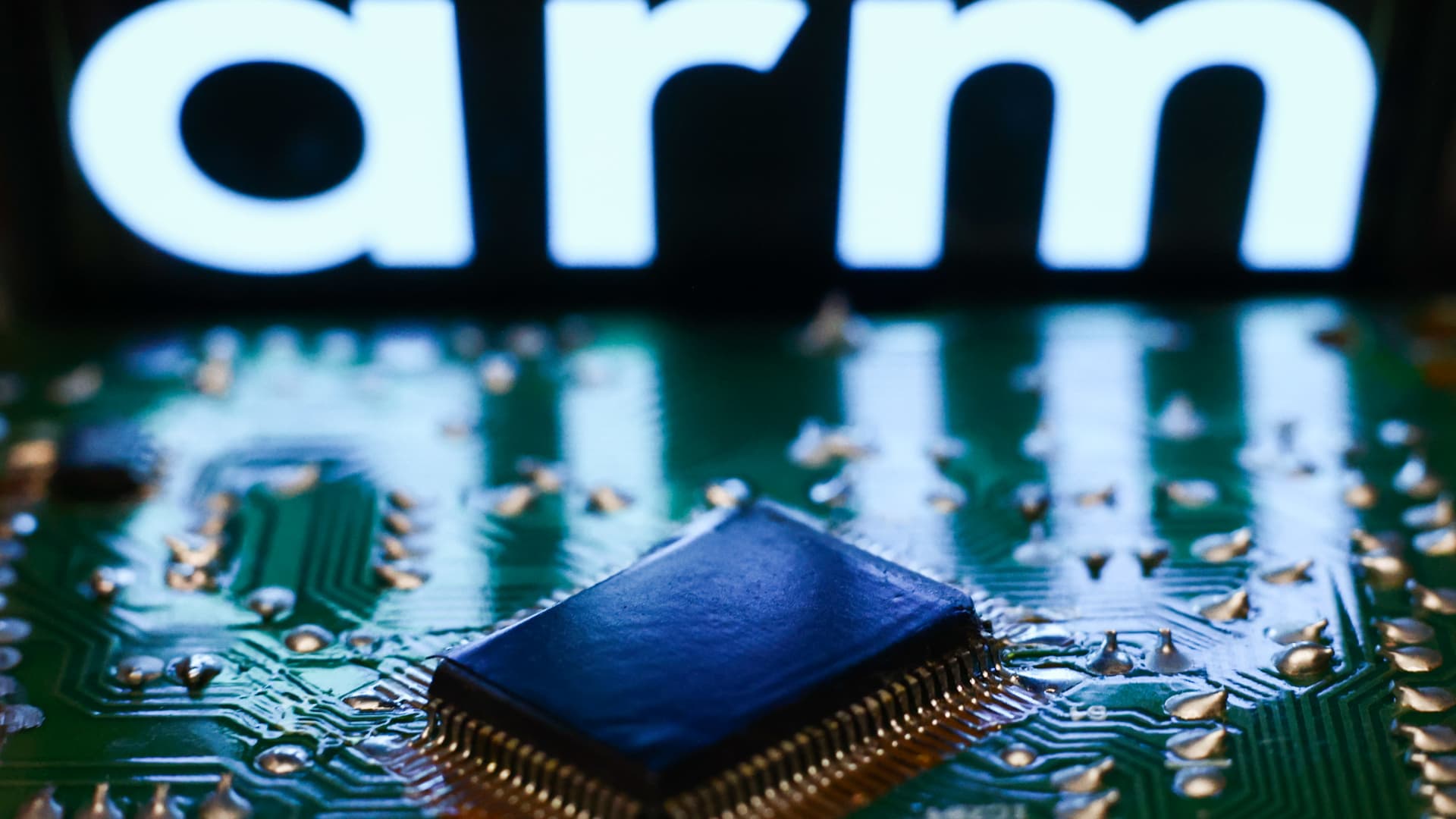 “After-Hours Market Shakeup: APP, ARM, FLUT, and FTNT Make Notable Moves”