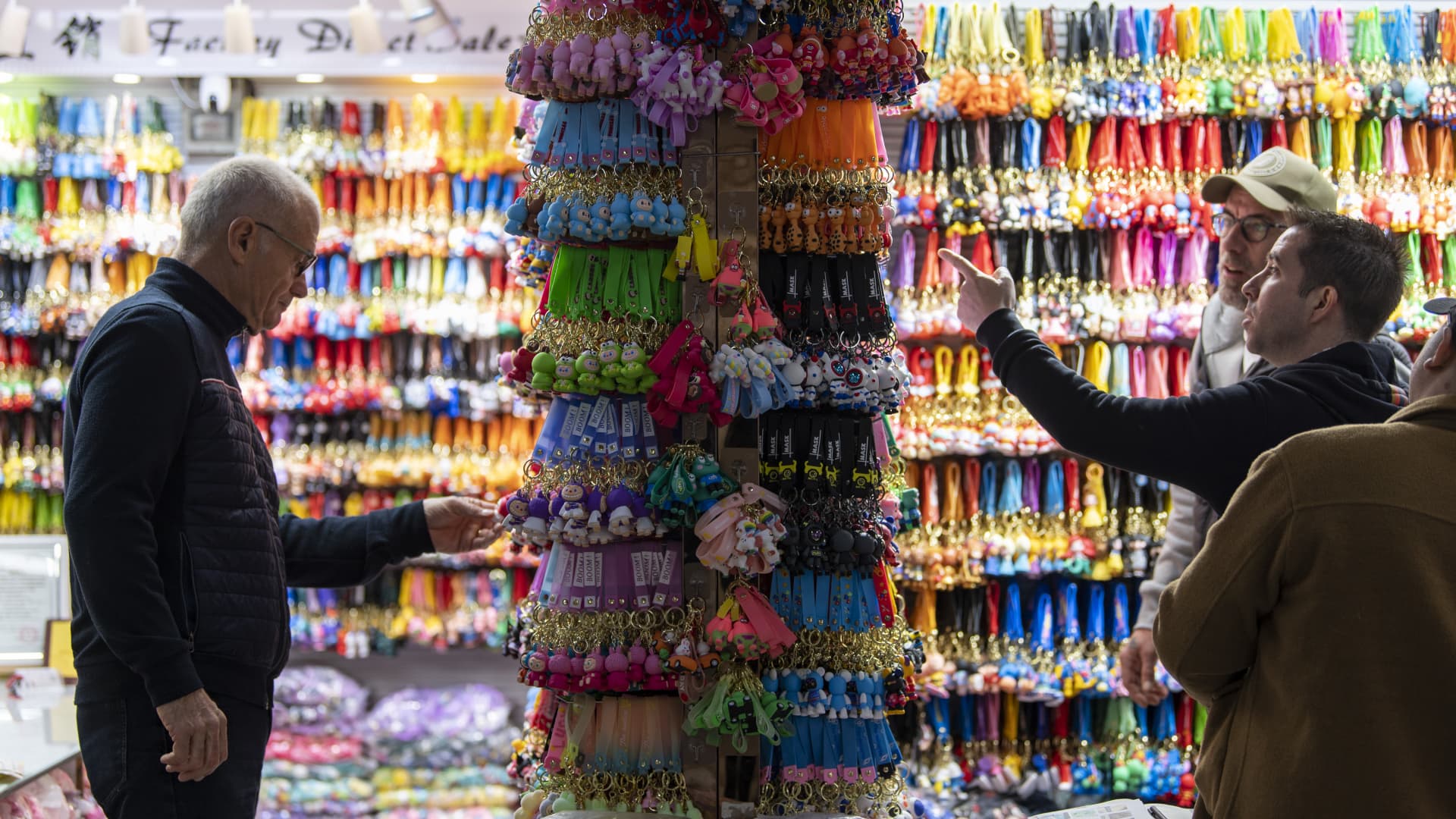 “Chinese Factories Pause and Resume Operations to Combat U.S. Tariff Impacts”