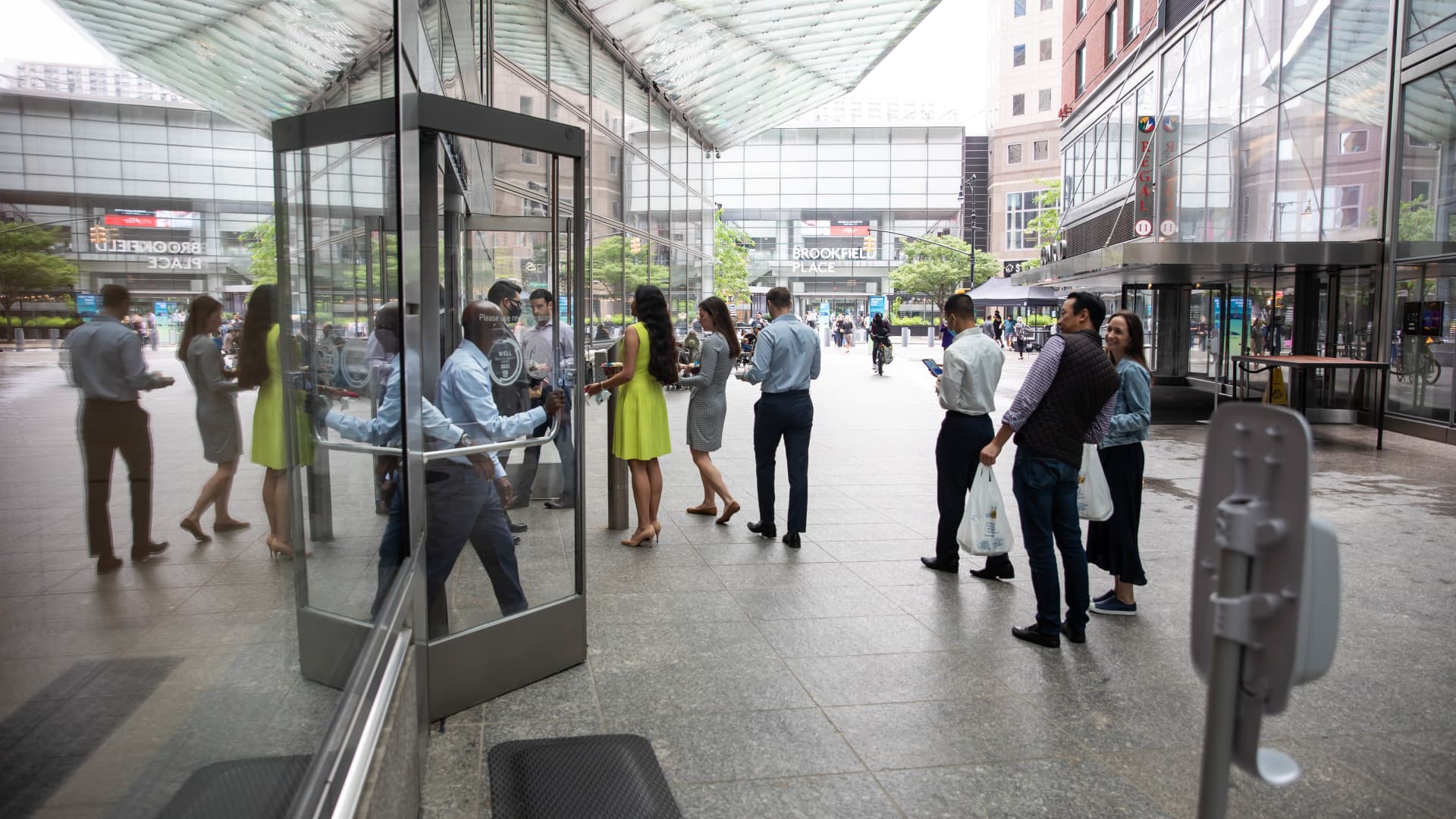 “Tariff Mentions Surge Past AI in Earnings Calls: A New Focus for Investors”