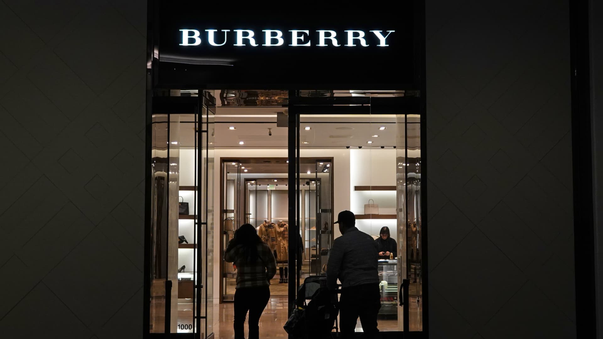 “Burberry Set to Rejoin FTSE 100 Following Major Overhaul”