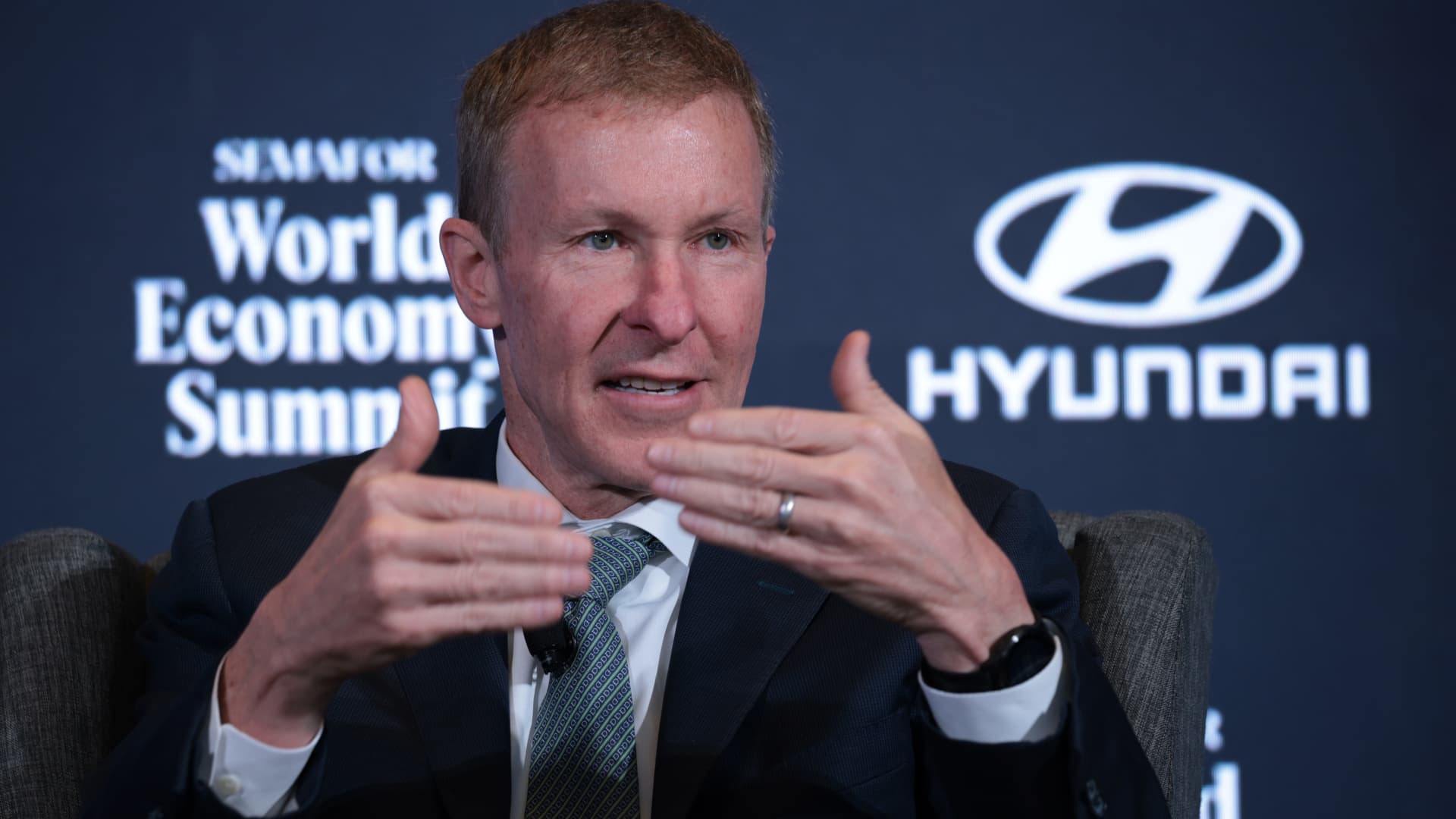 “United Airlines CEO Warns Against Extended Flight Cancellations Amid Ongoing Challenges”