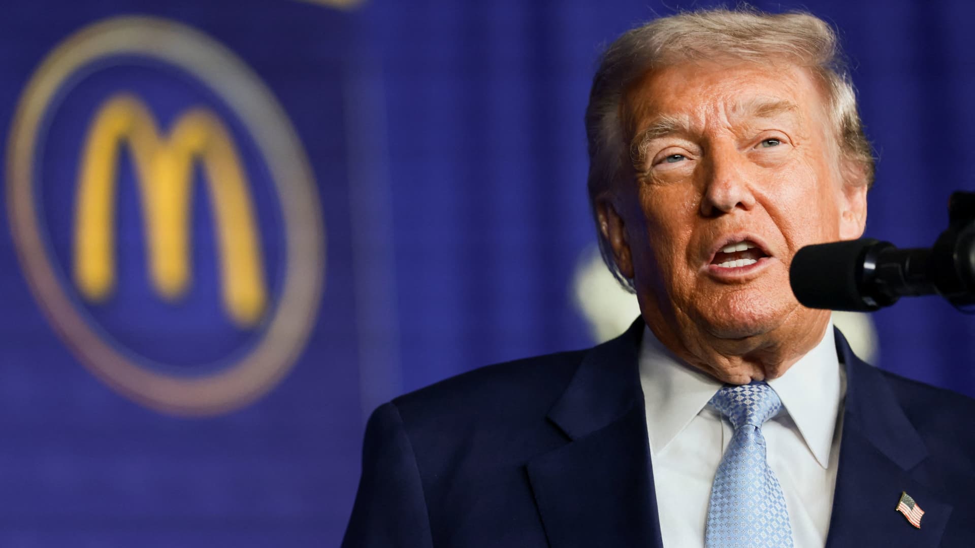“Trump Slams California’s $20 Minimum Wage for Fast Food Workers”