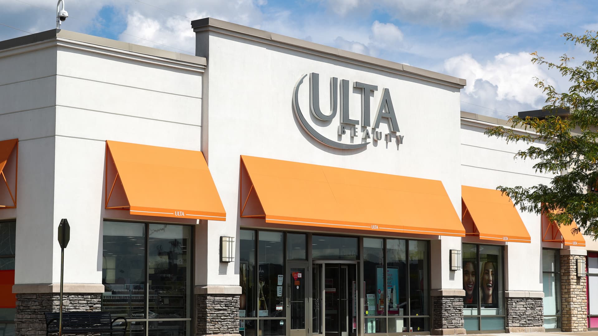 “After-Hours Market Movers: DOCU, SOFI, ULTA, and HPE Take Center Stage”
